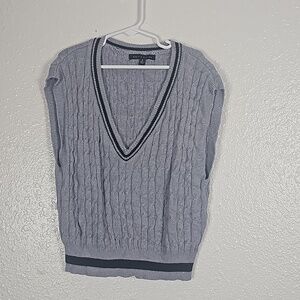 Haute Monde Junior's Small Black/Gray V-Neck Sweater Vest